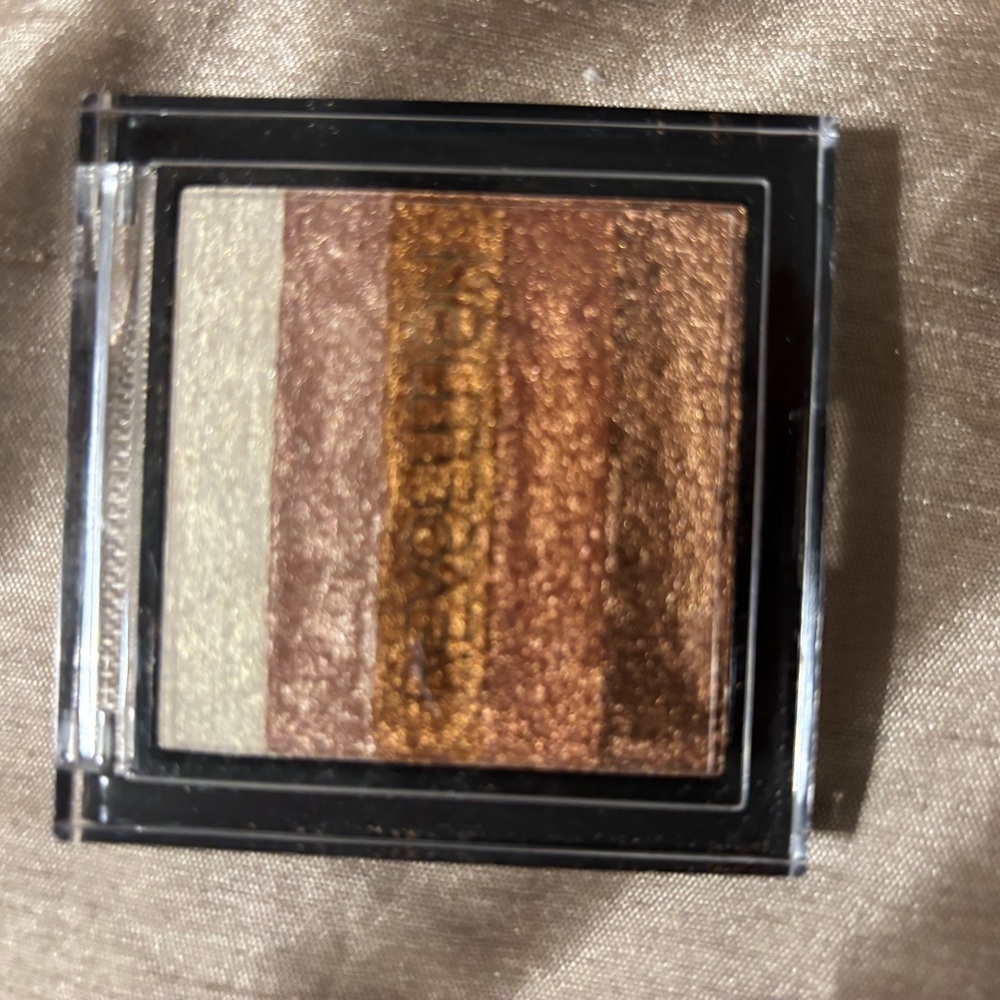 Revolution Make Up Bundle Set - Picture 4 of 8
